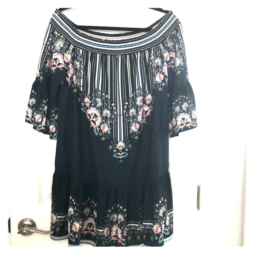 Gorgeous off the shoulder dress!